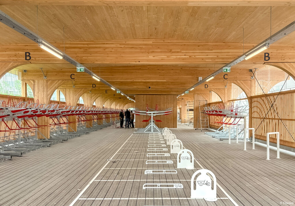 Vélostation parc de stationnement vélos en bois lamellé collé et CLT