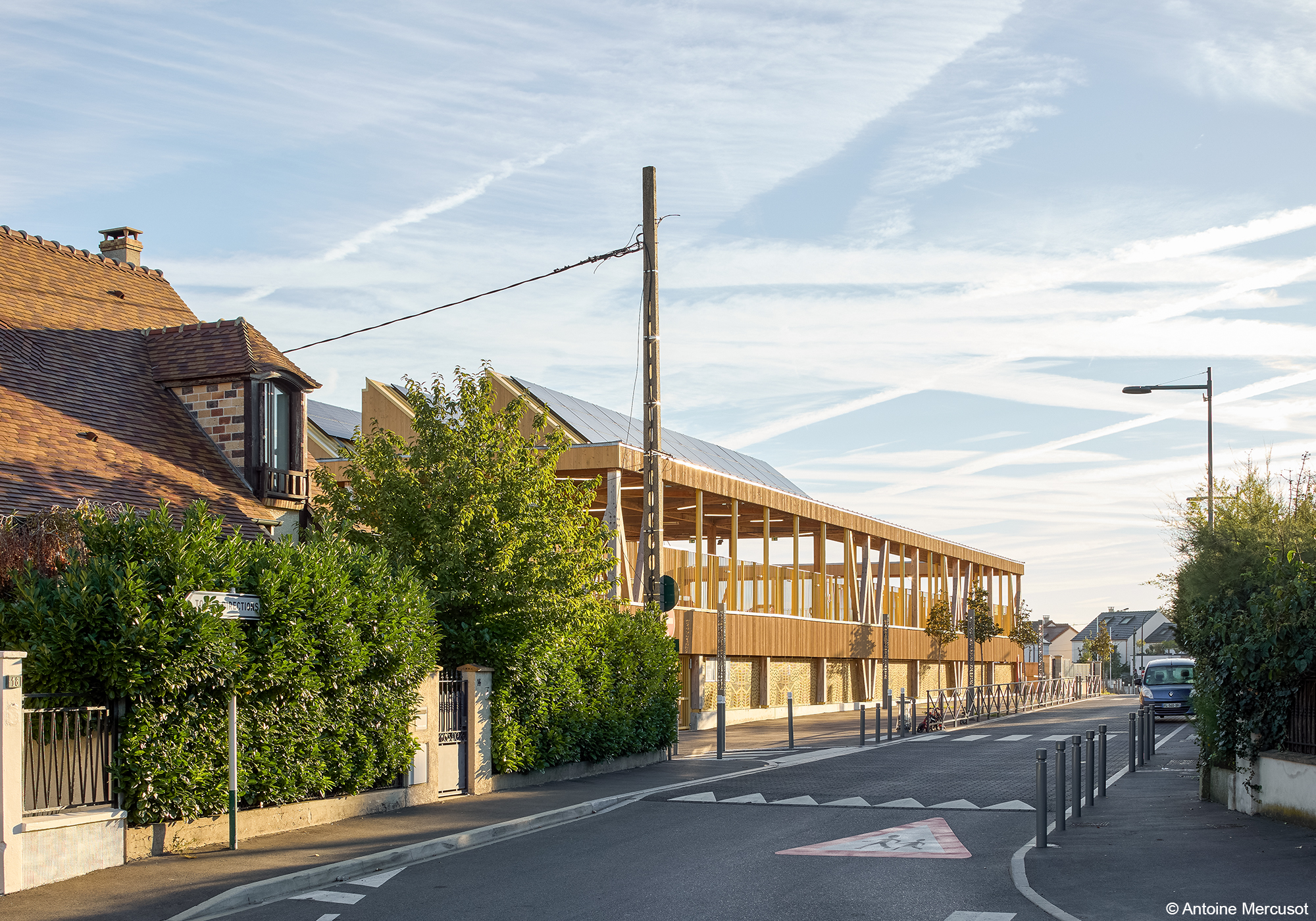 Groupe scolaire en construction bois avec bois lamellé collé, CLT, murs à ossature bois et LVL