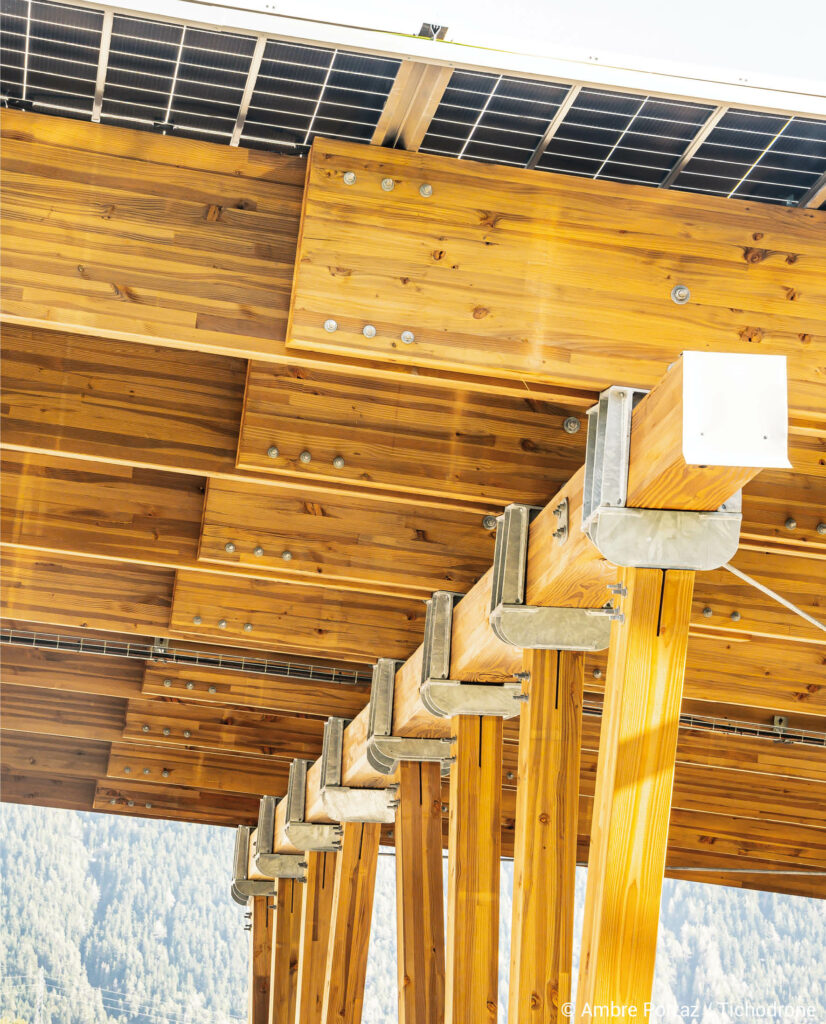 Ombrière photovoltaïque structure en bois lamellé collé