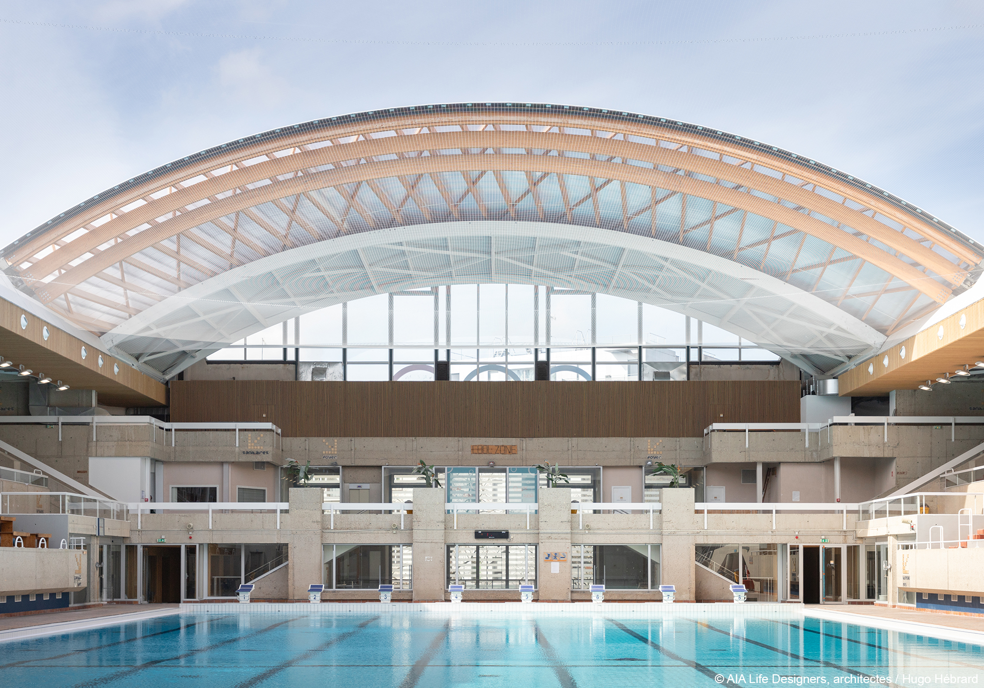 Rénovation piscine Georges Vallerey charpente mobile en bois lamellé collé