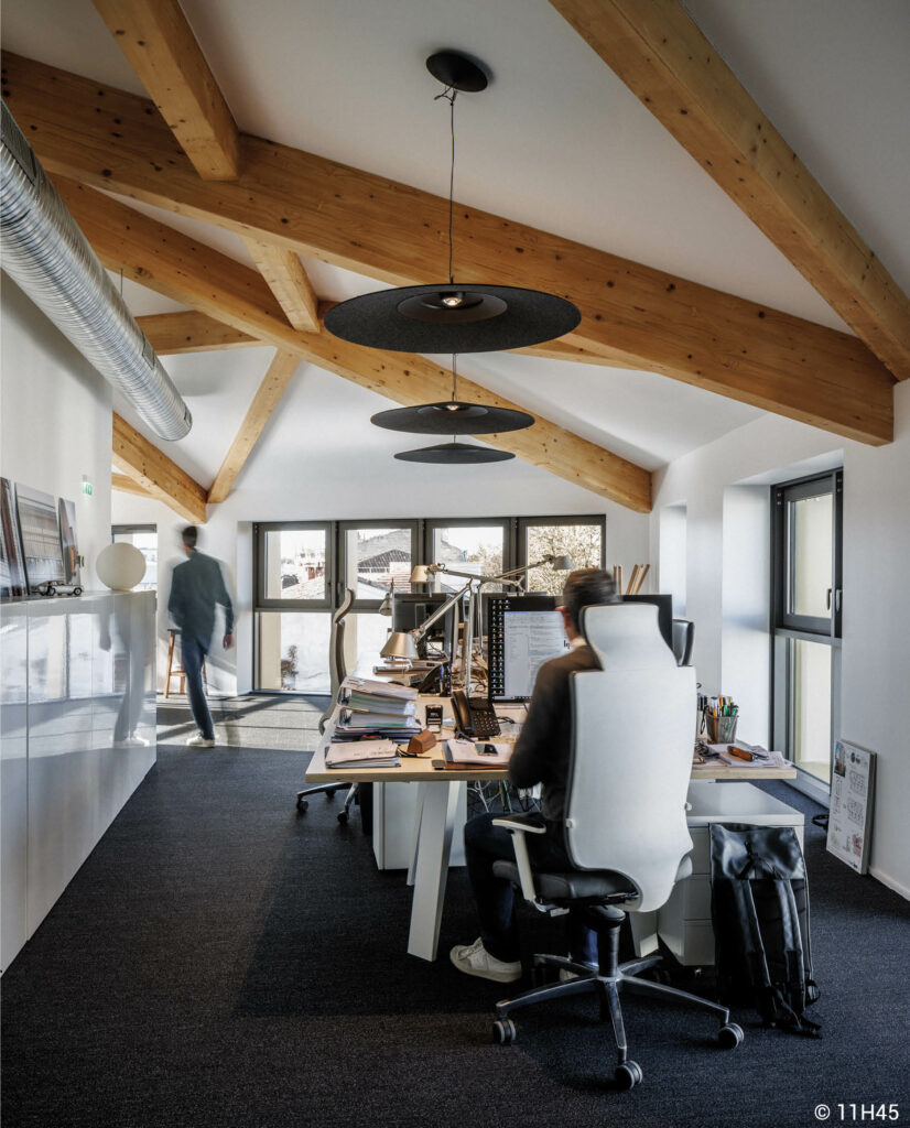 Surélévation en bois immeuble avec structure en bois lamellé collé et murs à ossature bois