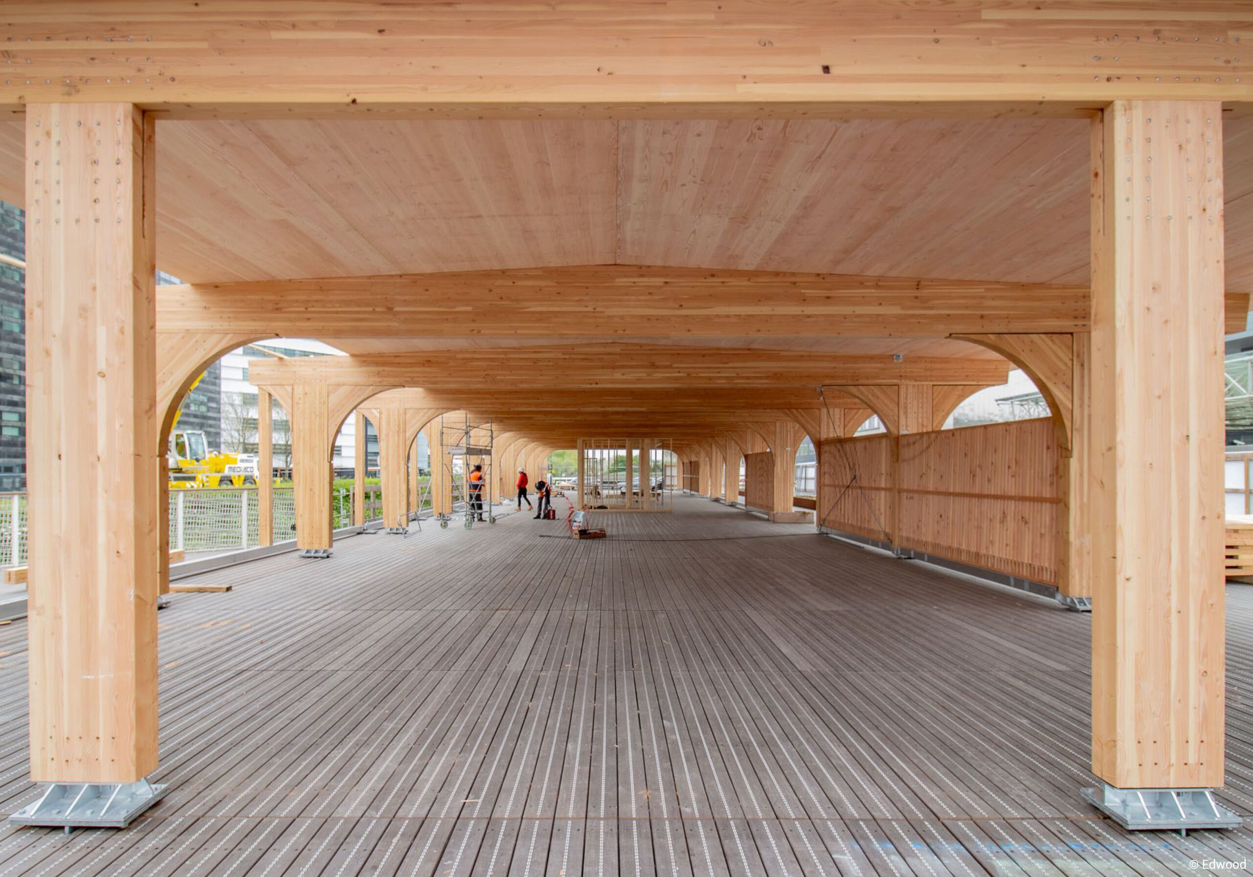 Vélostation parc de stationnement vélos en bois lamellé collé et CLT