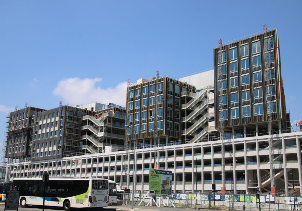 Pôle d'échanges multimodal gare de Nantes immeubles tertiaires en structure bois et planchers CLT