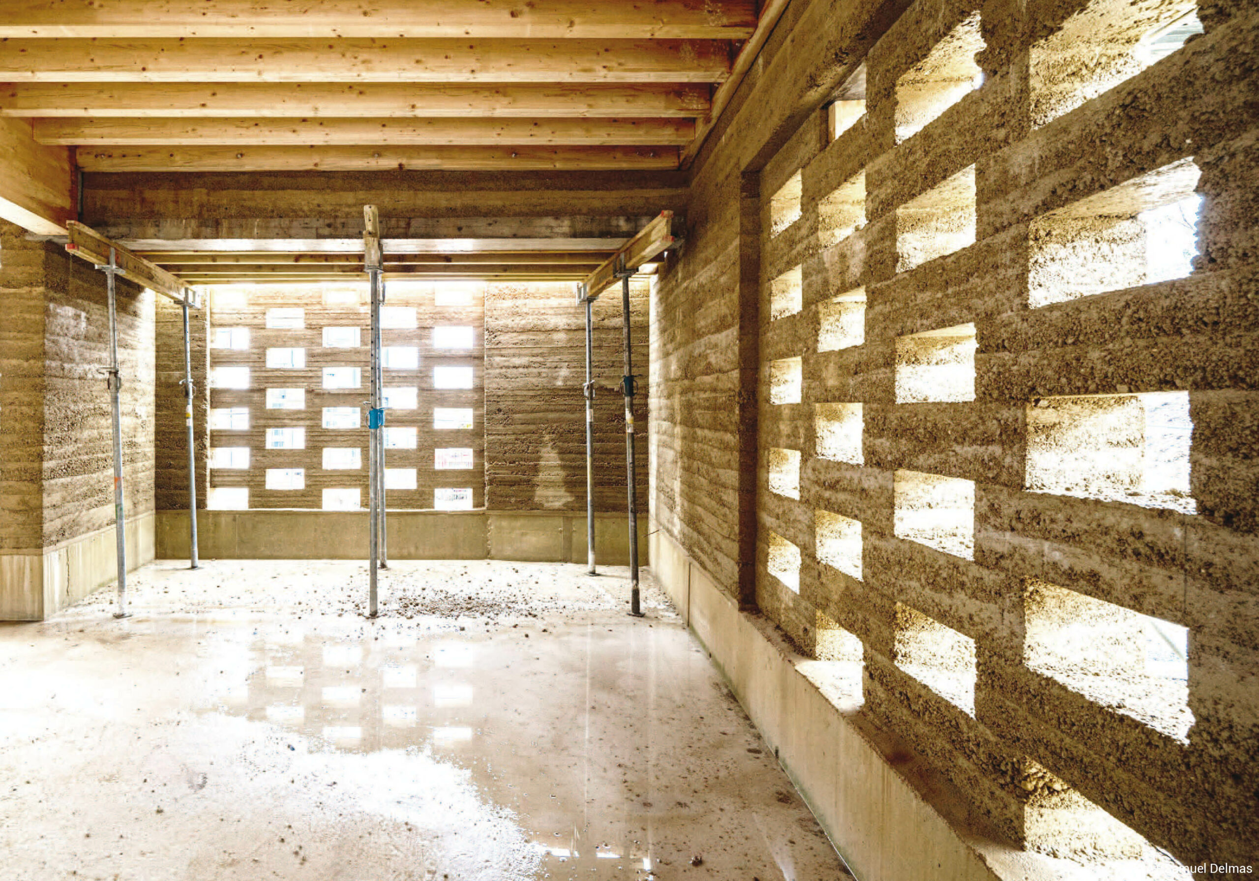 Groupe scolaire structure bois poteaux poutres en bois lamellé collé et support de toiture en CLT