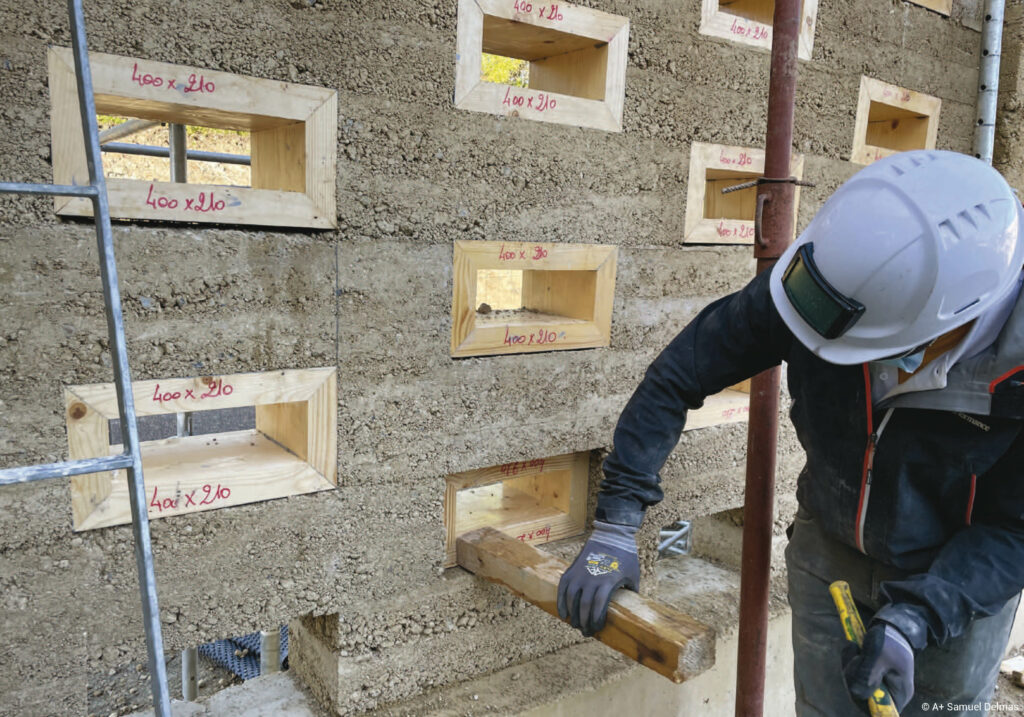 Groupe scolaire structure bois poteaux poutres en bois lamellé collé et support de toiture en CLT