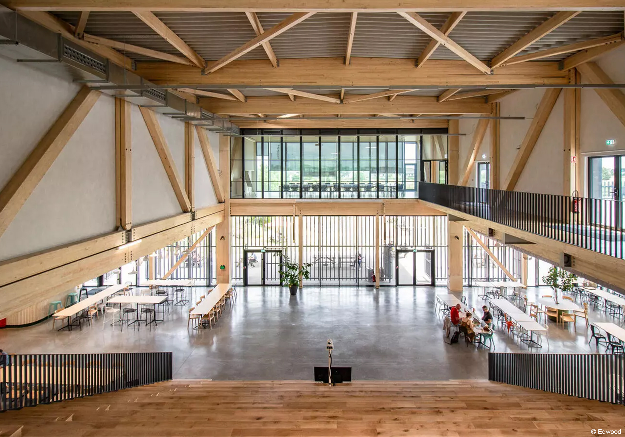 Extension immeuble de bureaux en bois avec structure en bois lamellé collé et planchers en CLT