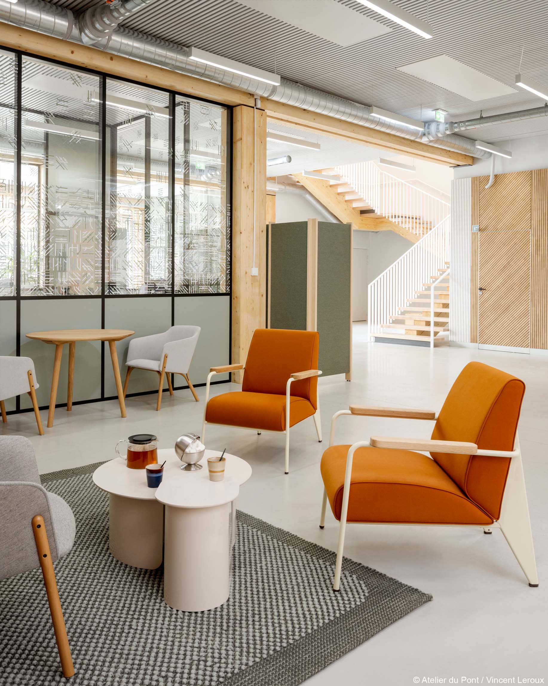 Immeuble de bureaux en bois lamellé ossature bois poteaux poutres en bois lamellé