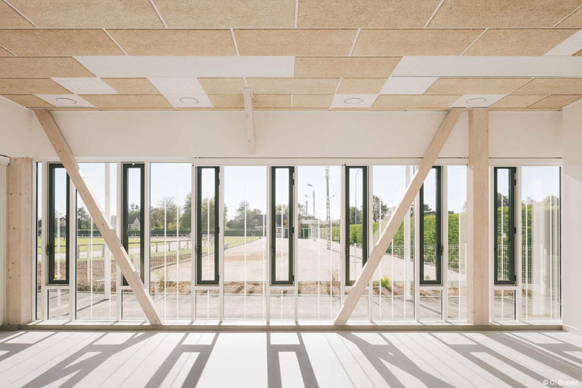 école en bois poteaux poutres en bois lamellé collé murs en CLT