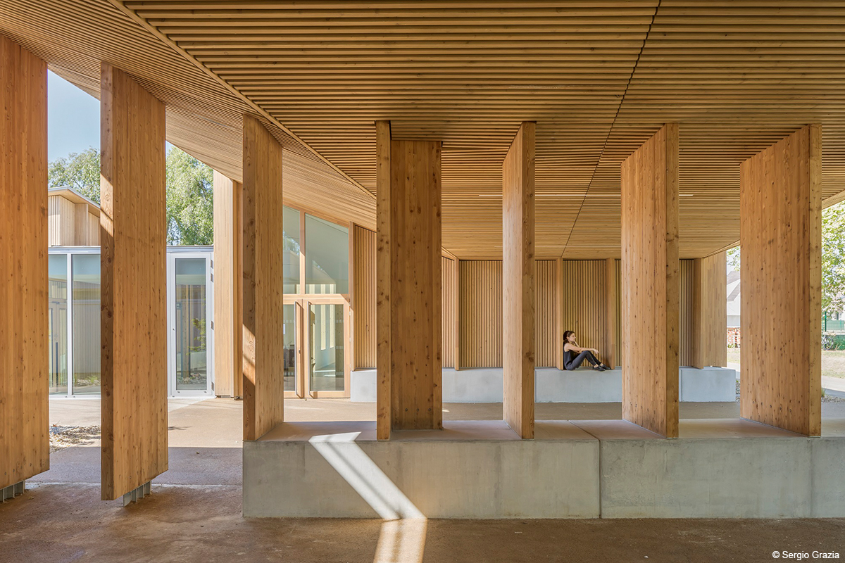 Extension groupe scolaire centre de loisirs en bois structure poteaux poutres en bois lamellé