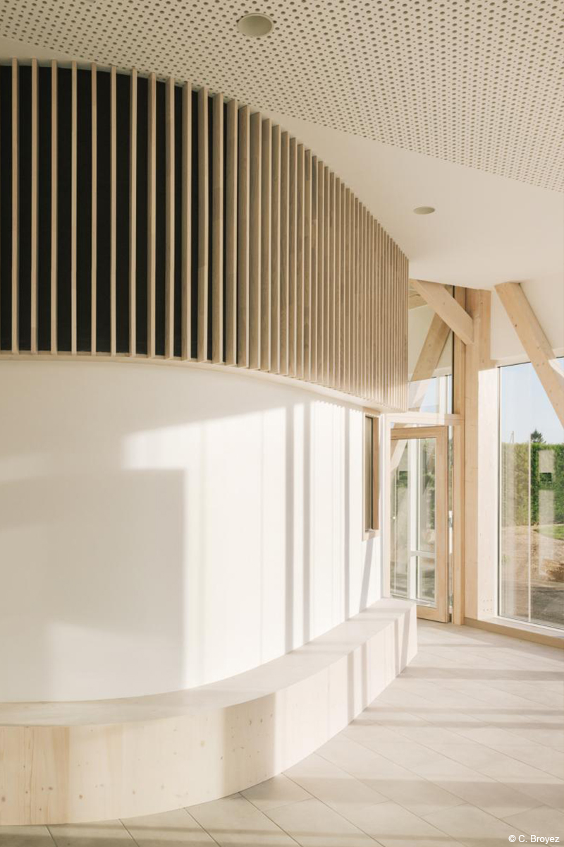 école en bois poteaux poutres en bois lamellé collé murs en CLT