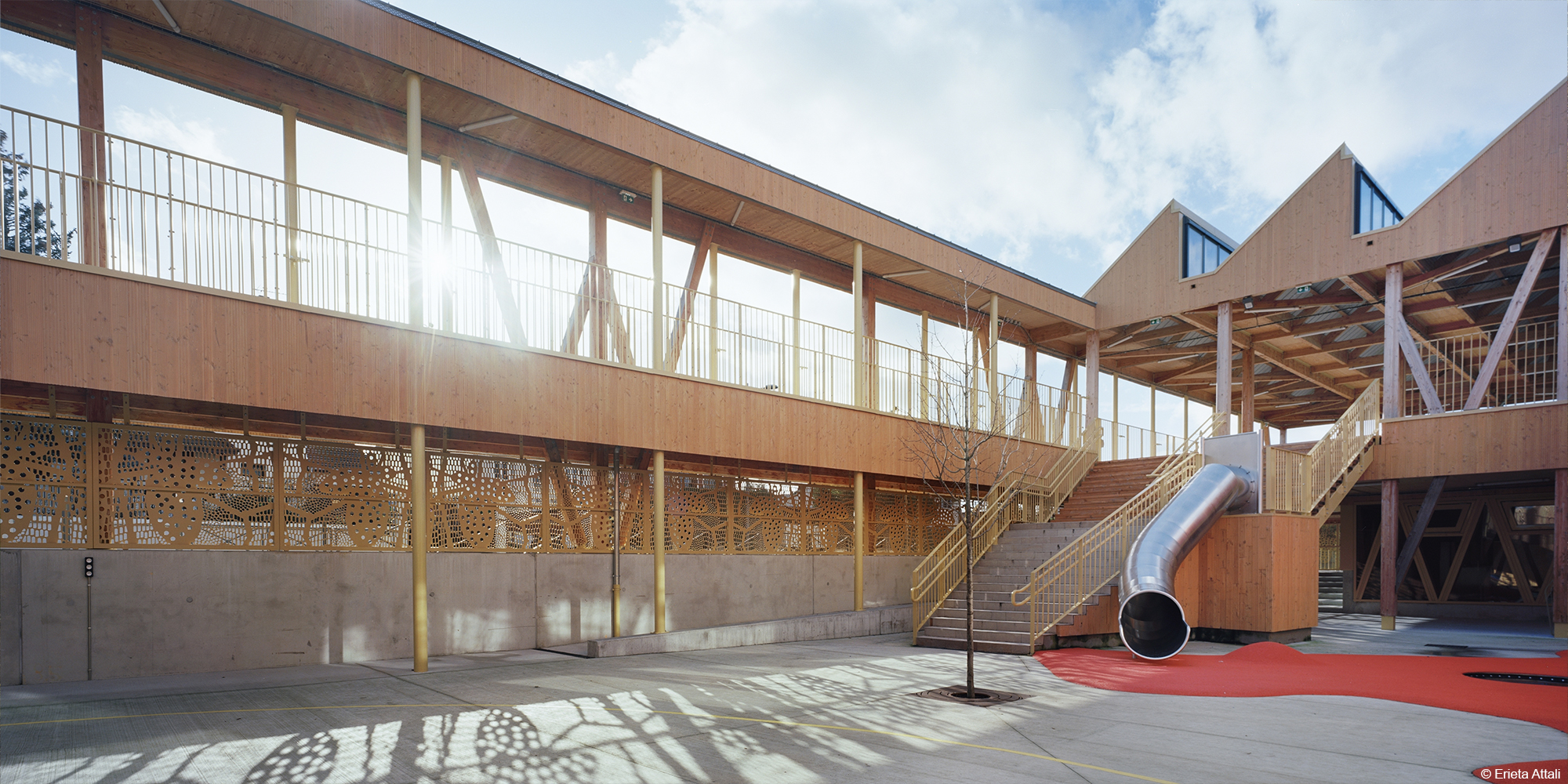 Groupe scolaire en construction bois avec bois lamellé collé, CLT, murs à ossature bois et LVL