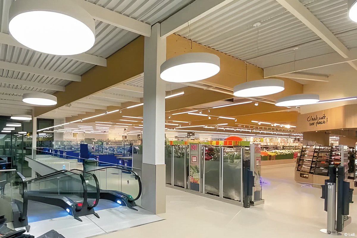 surface commerciale et espace de vente charpente en bois lamellé collé