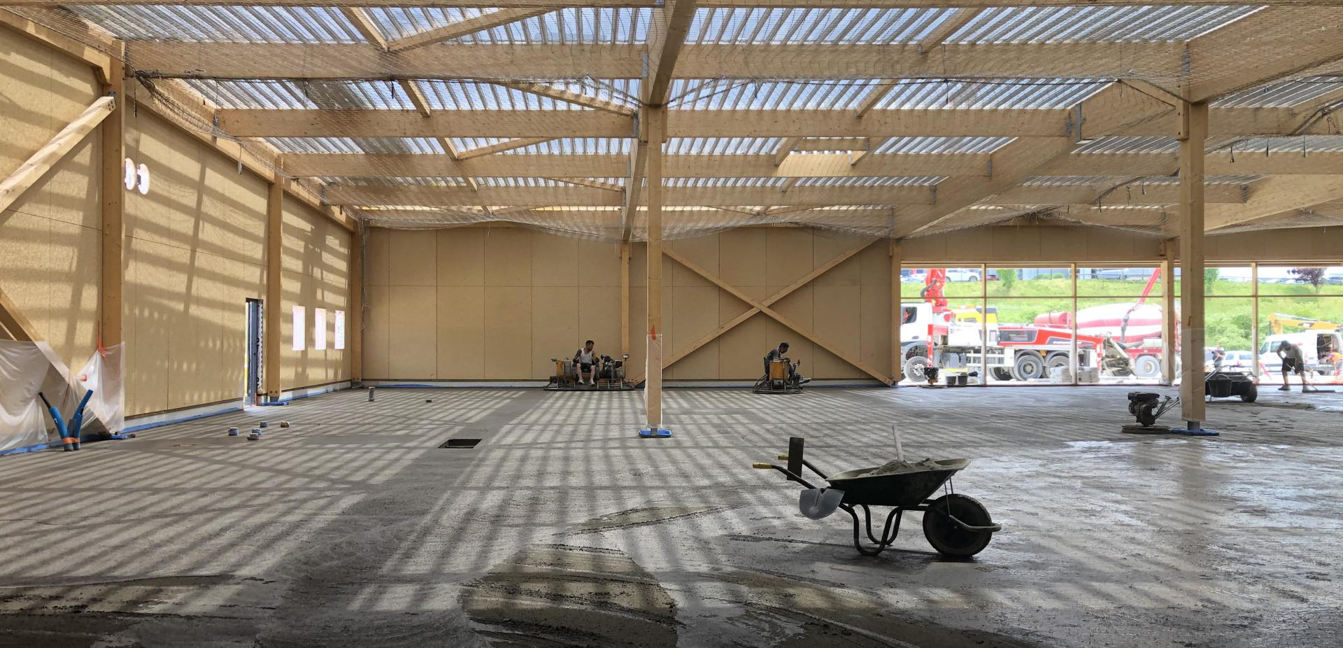 Magasin de négoce et entrepot de stockage Gedimat en bois lamellé collé et murs à ossature bois